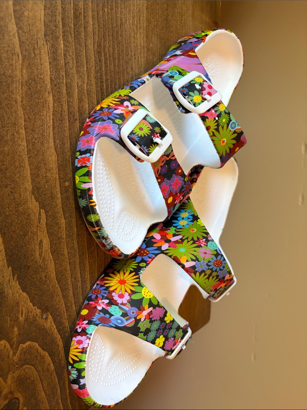 9/40 Women's PAW Print Adjustable 2-Strap Sandals - Peace Out
Hippy Chic